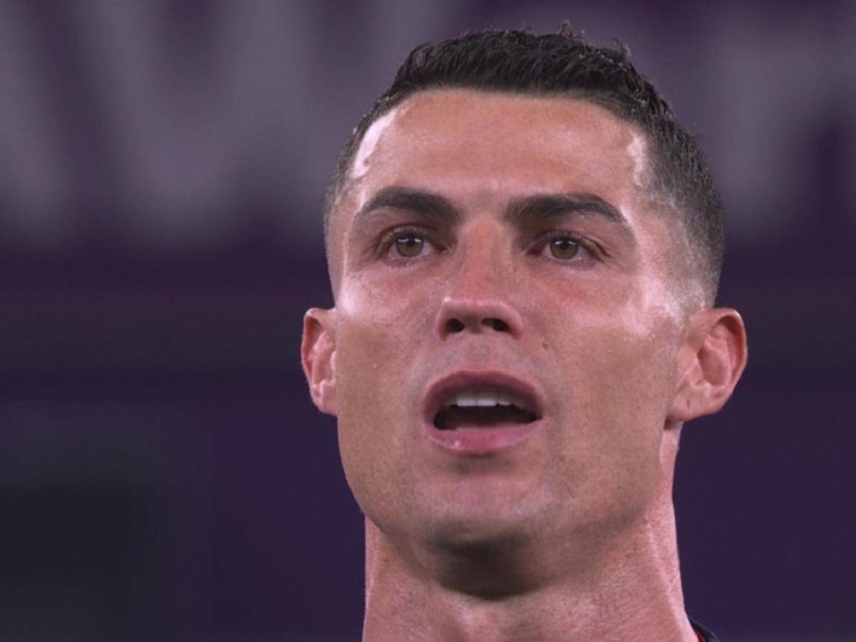 Cristiano Ronaldo llora tras entonar el himno de Portugal