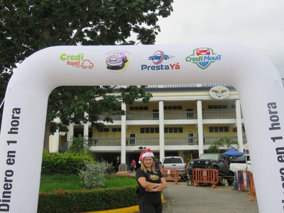 Máster Enma Mejía de Valladares invitando al gran CREDITON NAVIDEÑO.