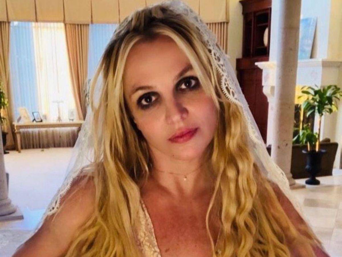 Britney Spears se viste de novia para casarse con ella misma