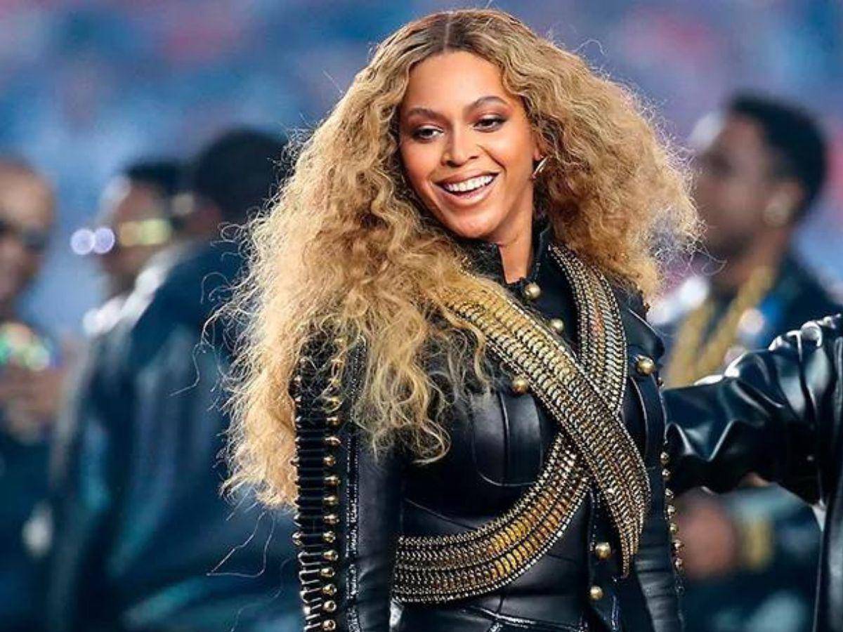 Beyoncé busca agrandar su legado en unos Grammy que consagran a Bad Bunny