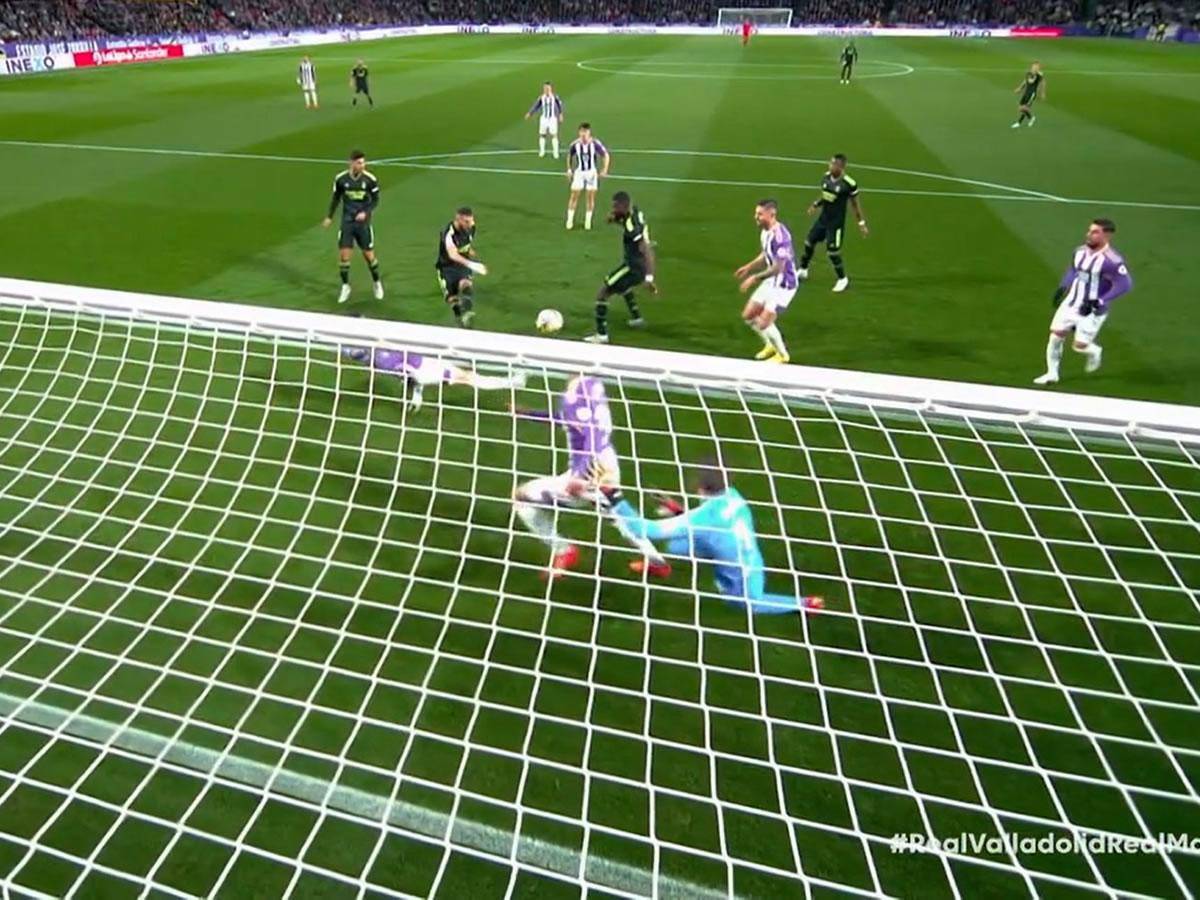 El increíble gol que falló de Benzema frente al Valladolid