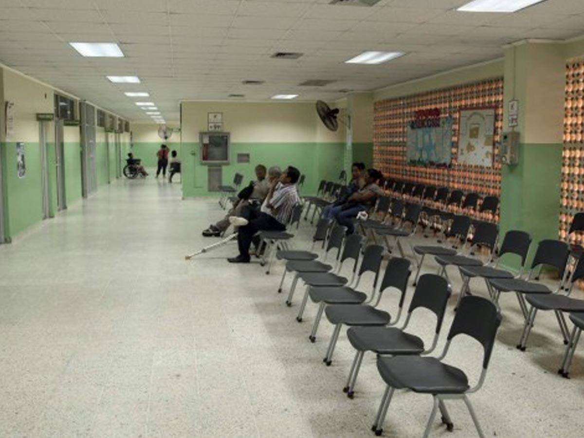 Sin atención consultas externas por asambleas informativas