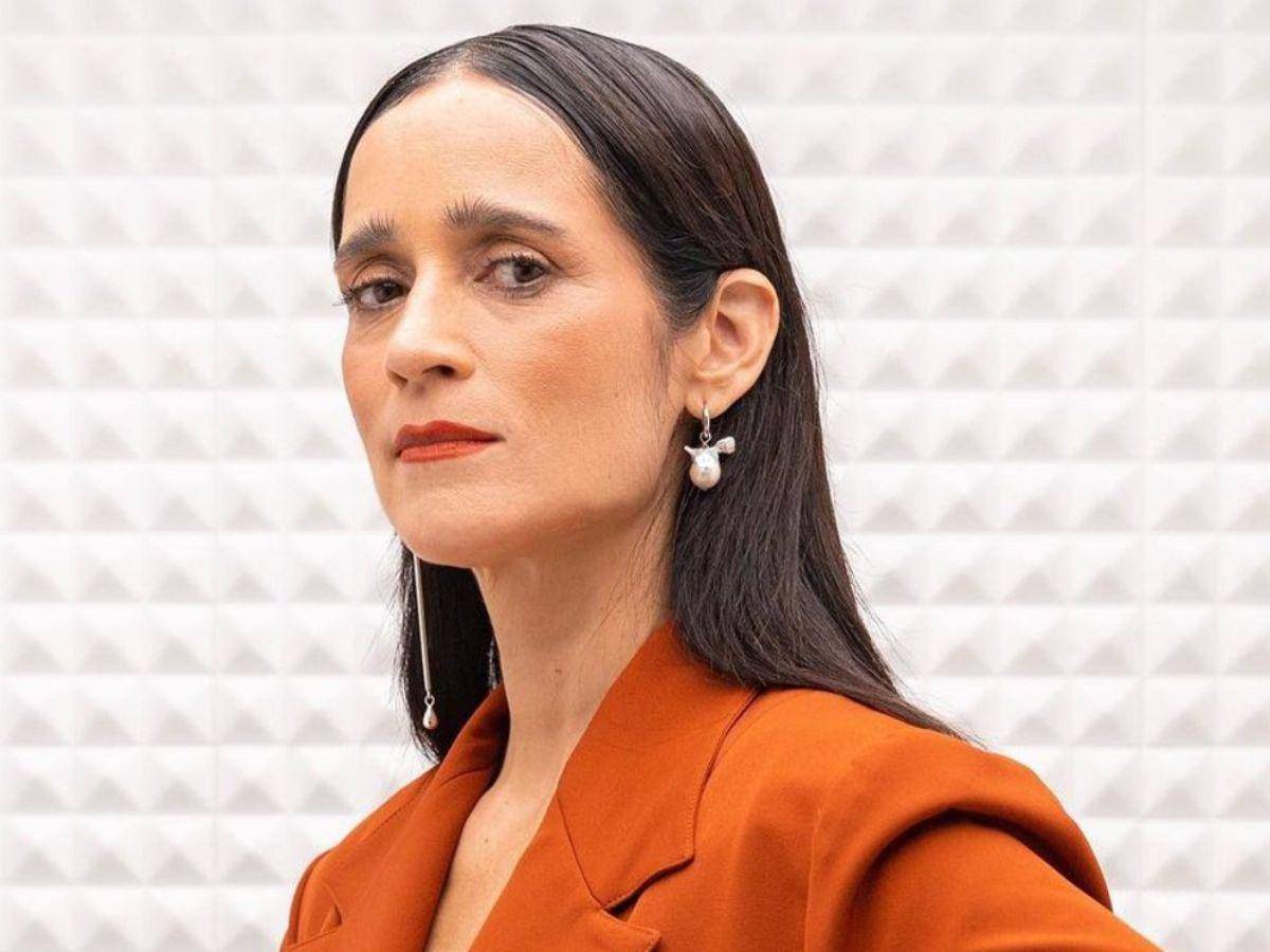 Julieta Venegas revela que su esposo la dejó por una actriz