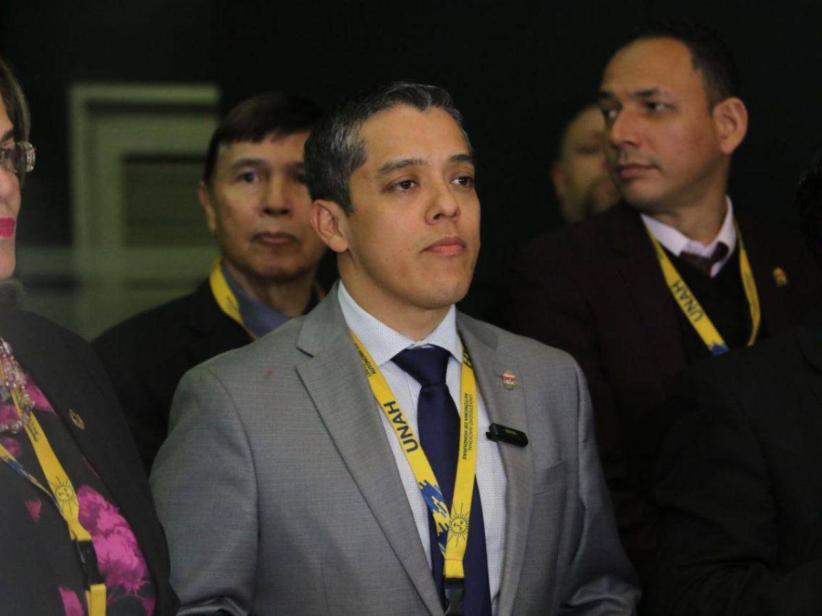 $!Fernández, de 36 años, se convirtió en uno de las figuras más jóvenes que han asumido el cargo de rector de la UNAH.