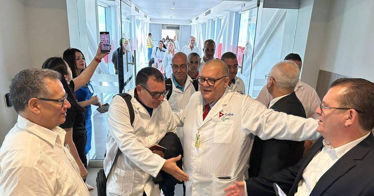 96 Cuban doctors arrive to “assist public health”.