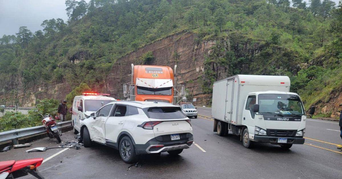 Esposa de Marco Bográn se accidenta en la Cuesta de la Virgen Esposa de Marco Bográn se accidenta en la Cuesta de la Virgen