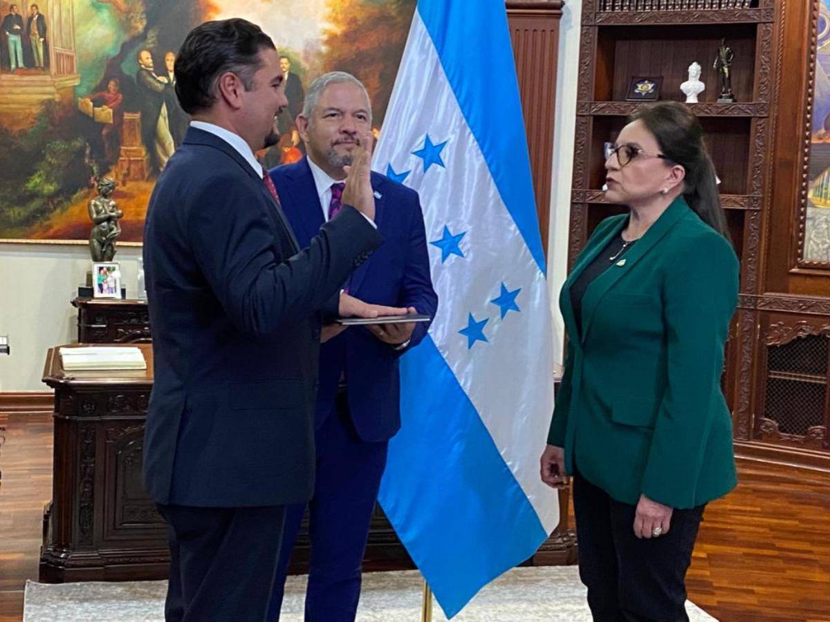 Xiomara Castro juramenta a Javier Bu como embajador de Honduras en EEUU