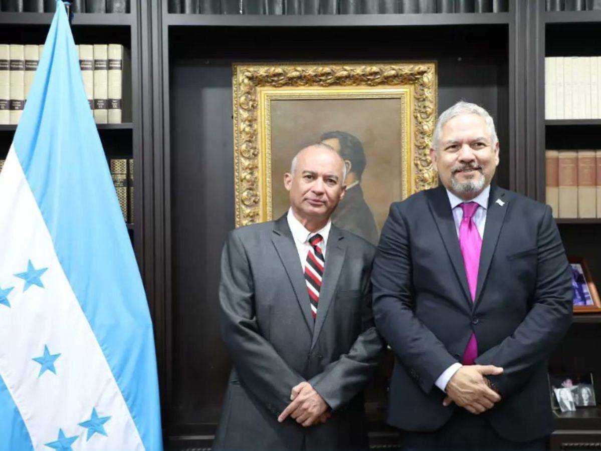 Juramentan al nuevo embajador de Honduras en Belice