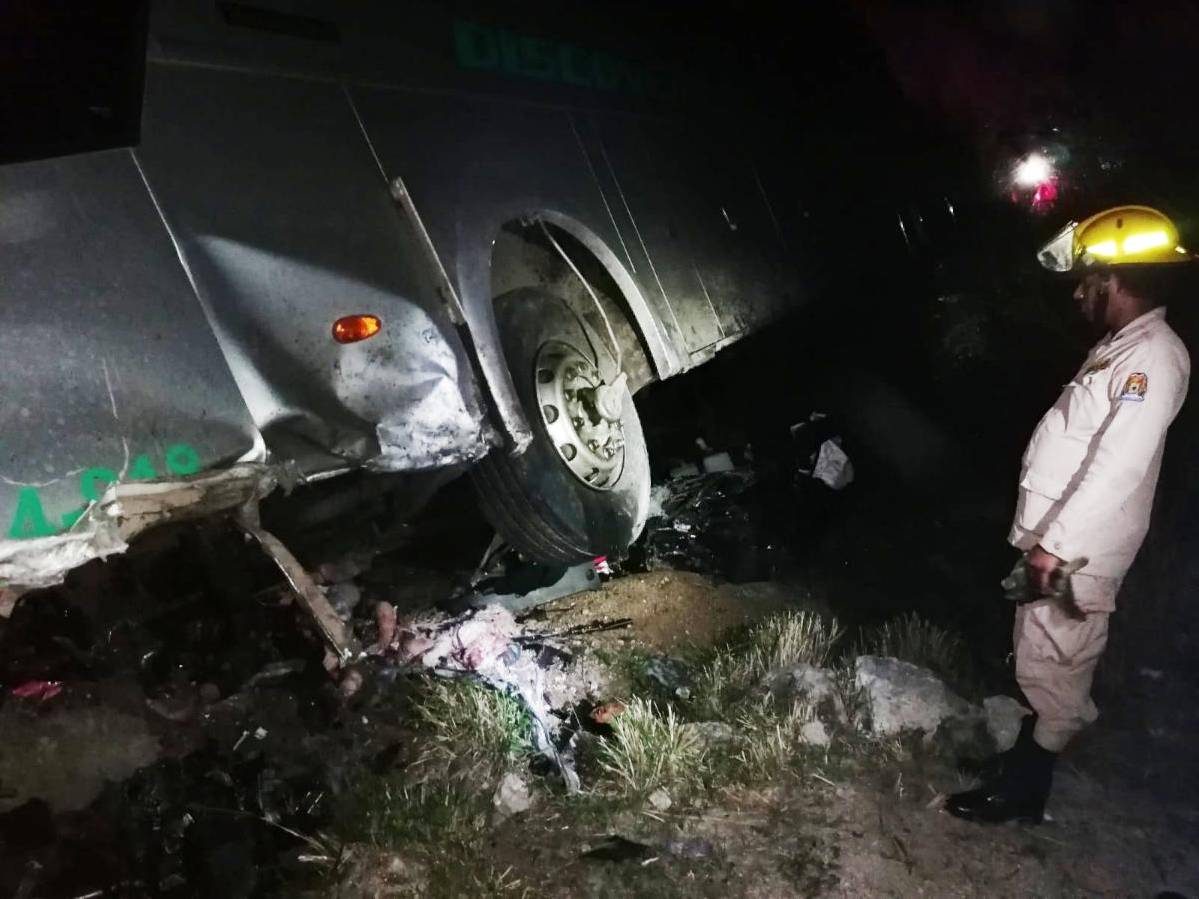 Bus cae en hondonada en carretera a Olancho; tres muertos