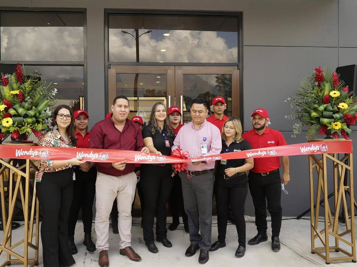 Corporación Lady Lee inaugura primera etapa de Megaplaza Palenque, junto a sus marcas: Wendys, Cafetini y Papa Johns