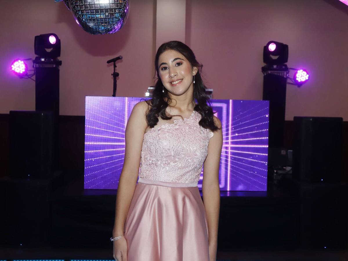 Alegría en la fiesta de quinceaños al estilo “disco party” de Belén Handal Canahuati