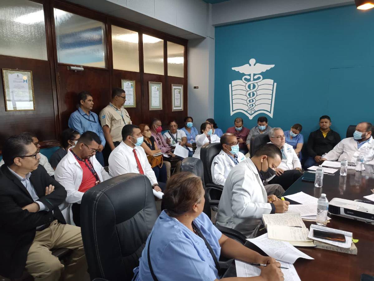 Socializan proyecto que busca liquidar al Hospital Escuela