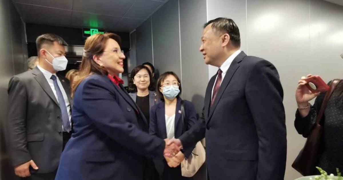 Xiomara Castro arrives in China to meet Xi Jinping