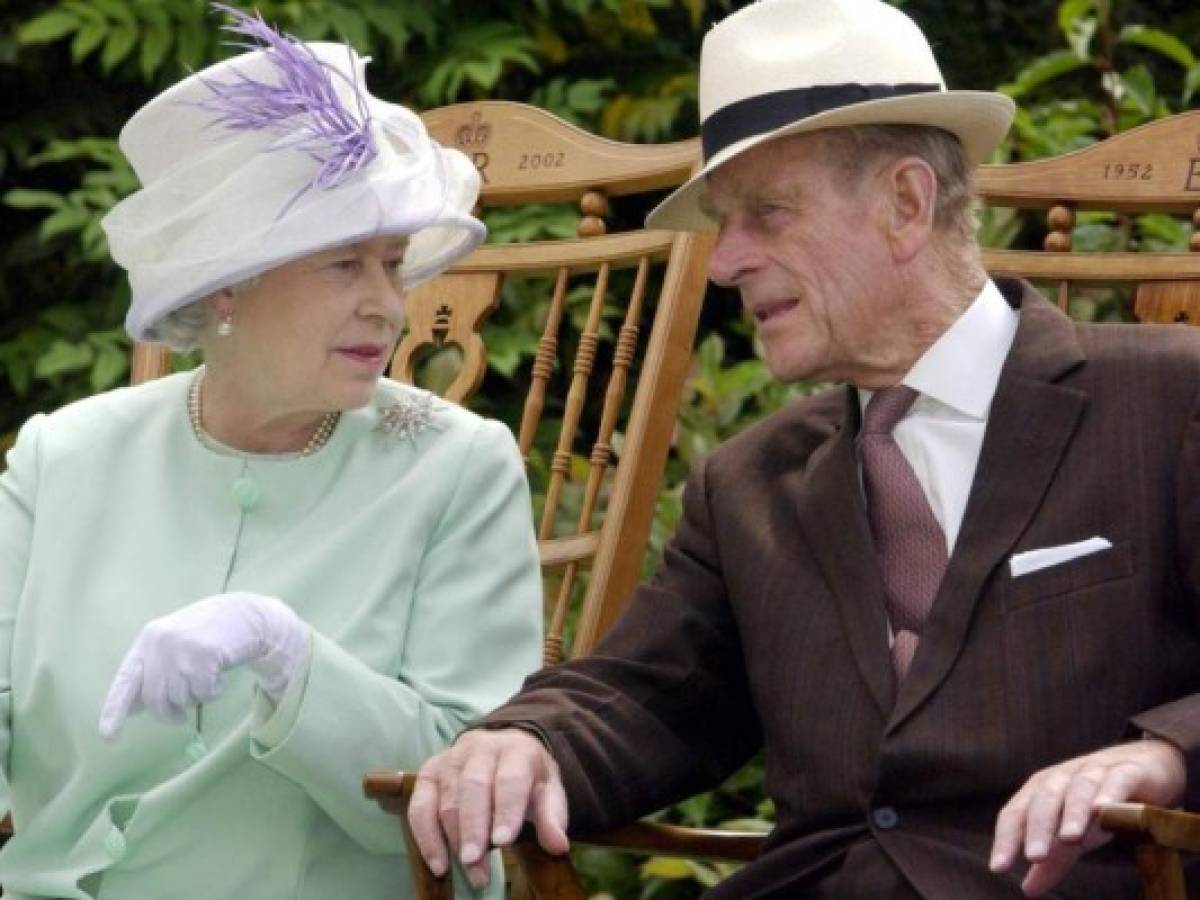 FOTOS: La reina Isabel recuerda a su difunto esposo, el príncipe Felipe, en el Día del Padre