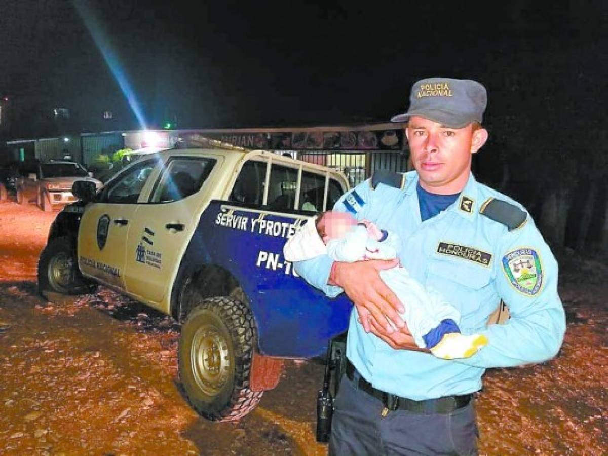 Policías encuentran a una bebé abandonada por su madre en Olancho