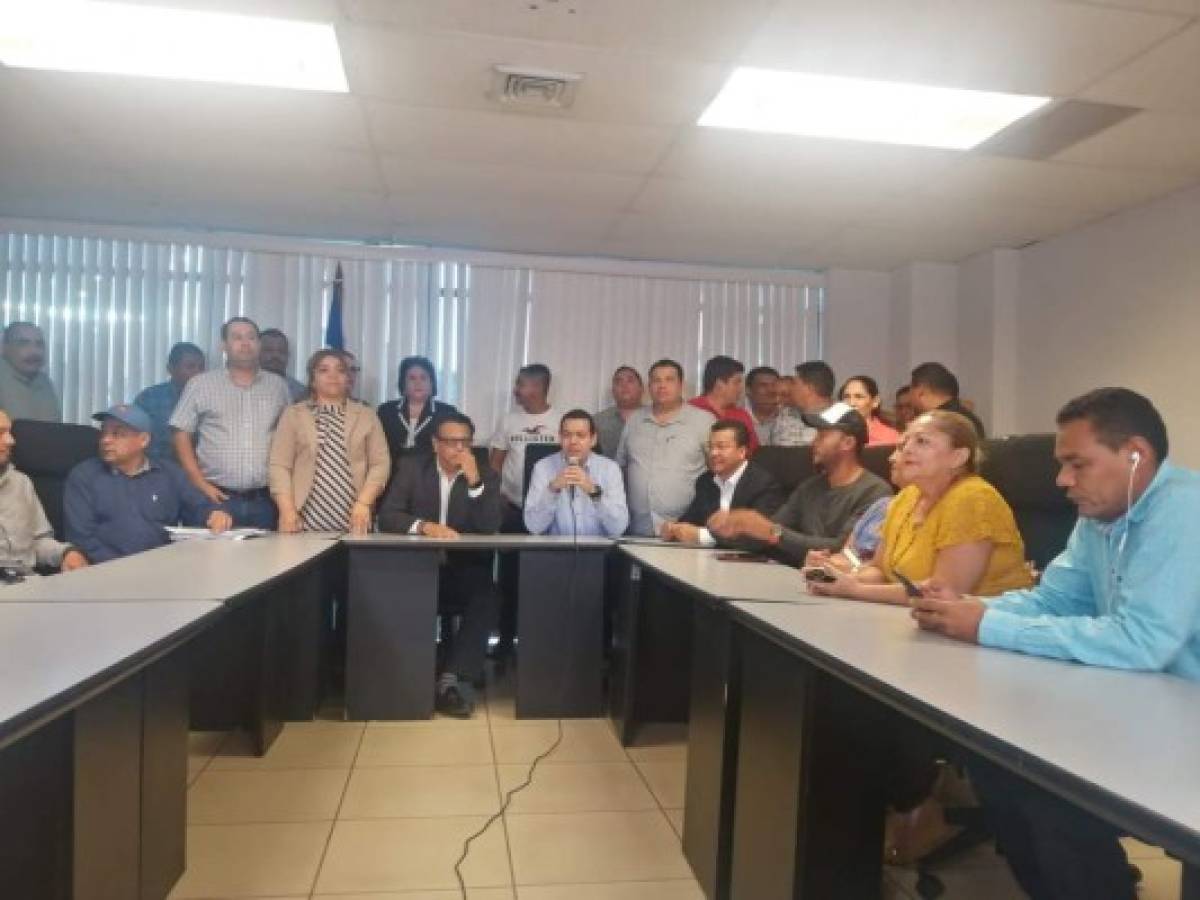 Honduras: Acuerdan derogar deducción del 8% al décimo tercer y décimo cuarto mes de salario de los maestros