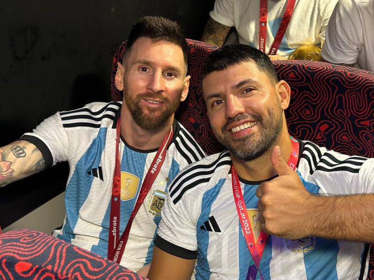 Kun Agüero compartió los festejos al lado de Lionel Messi.