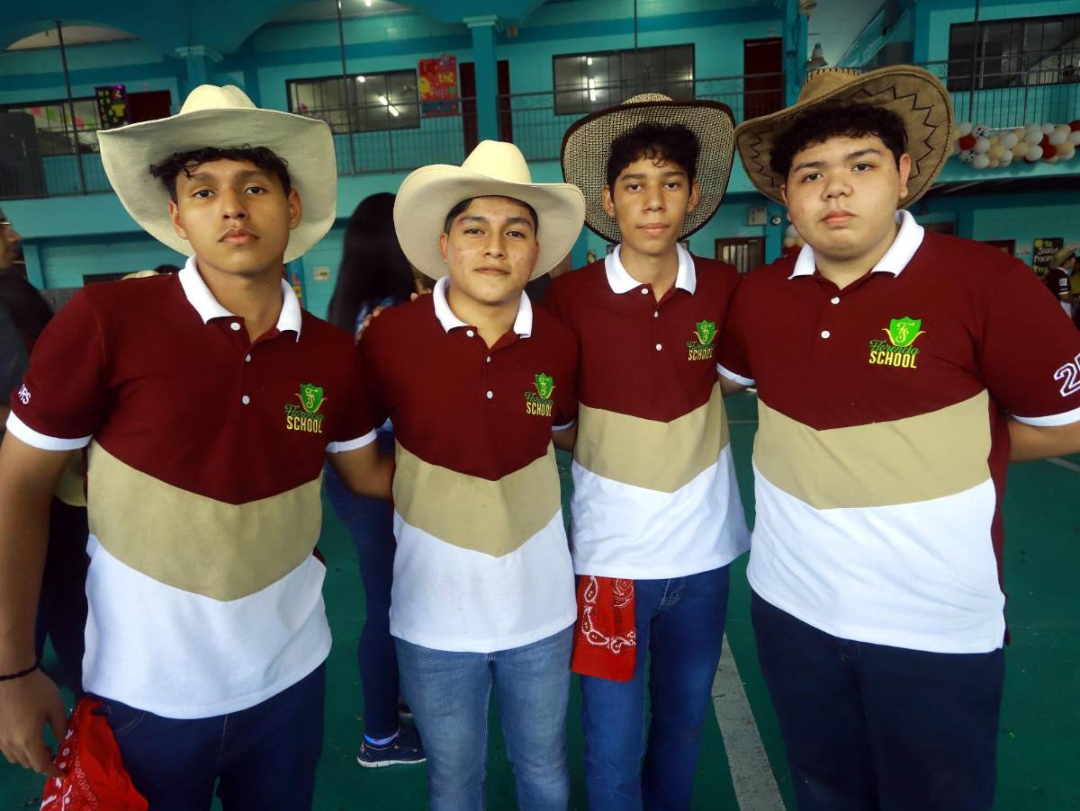 Fotos: Seniors del Instituto Bilingüe Florencia realizan su entrada