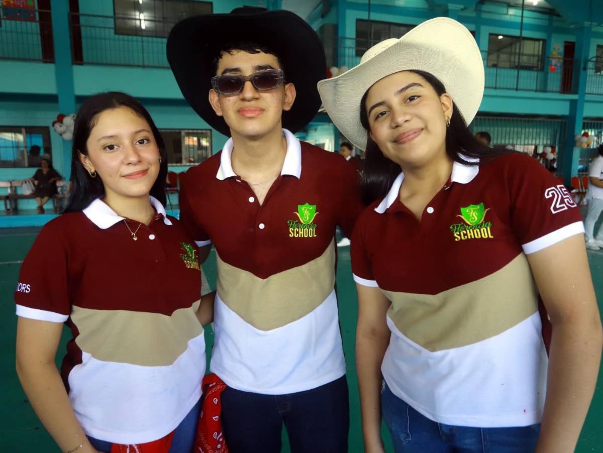 Fotos: Seniors del Instituto Bilingüe Florencia realizan su entrada