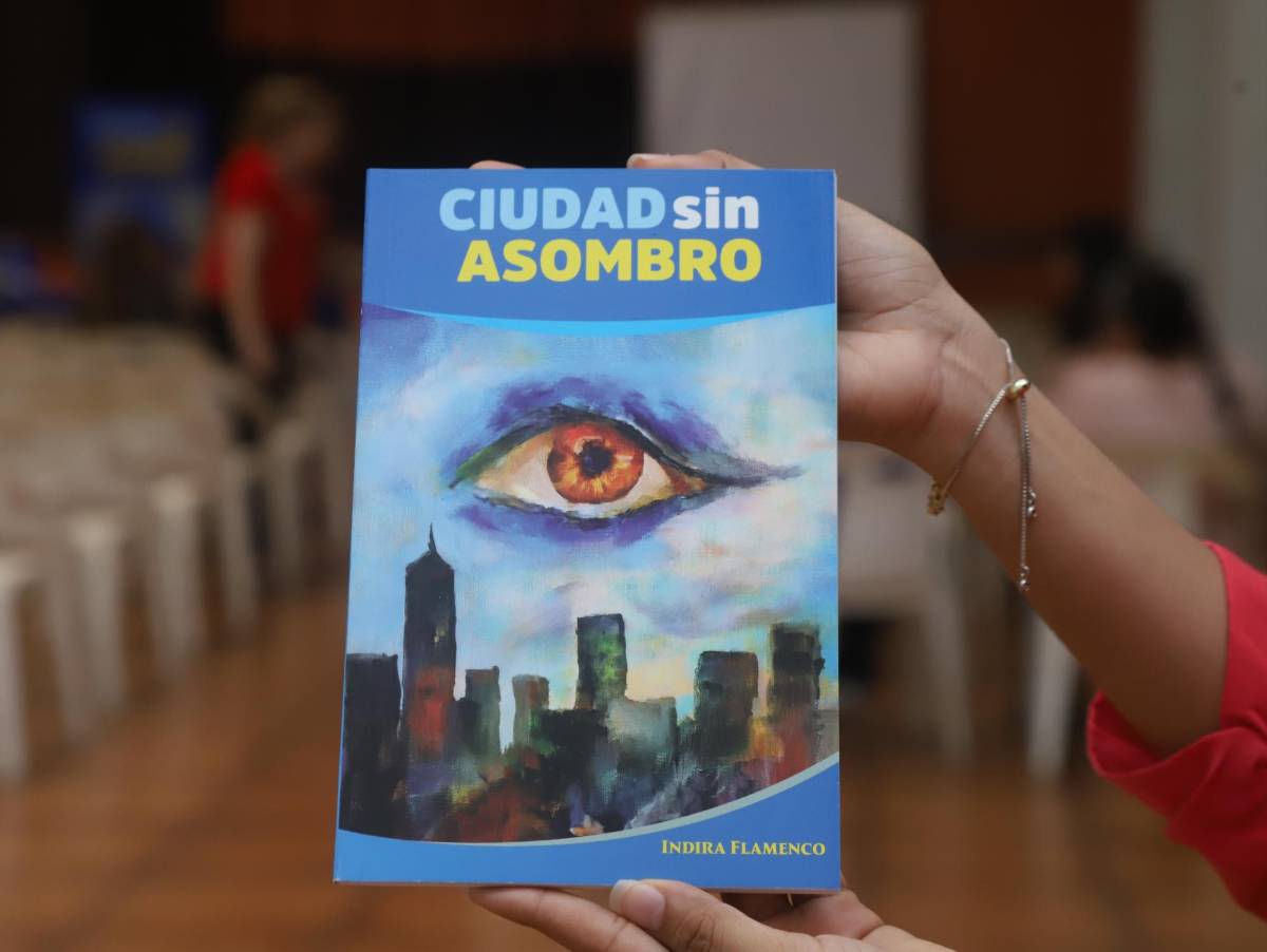 Ciudad sin asombro, la nueva obra literaria de Indira Flamenco