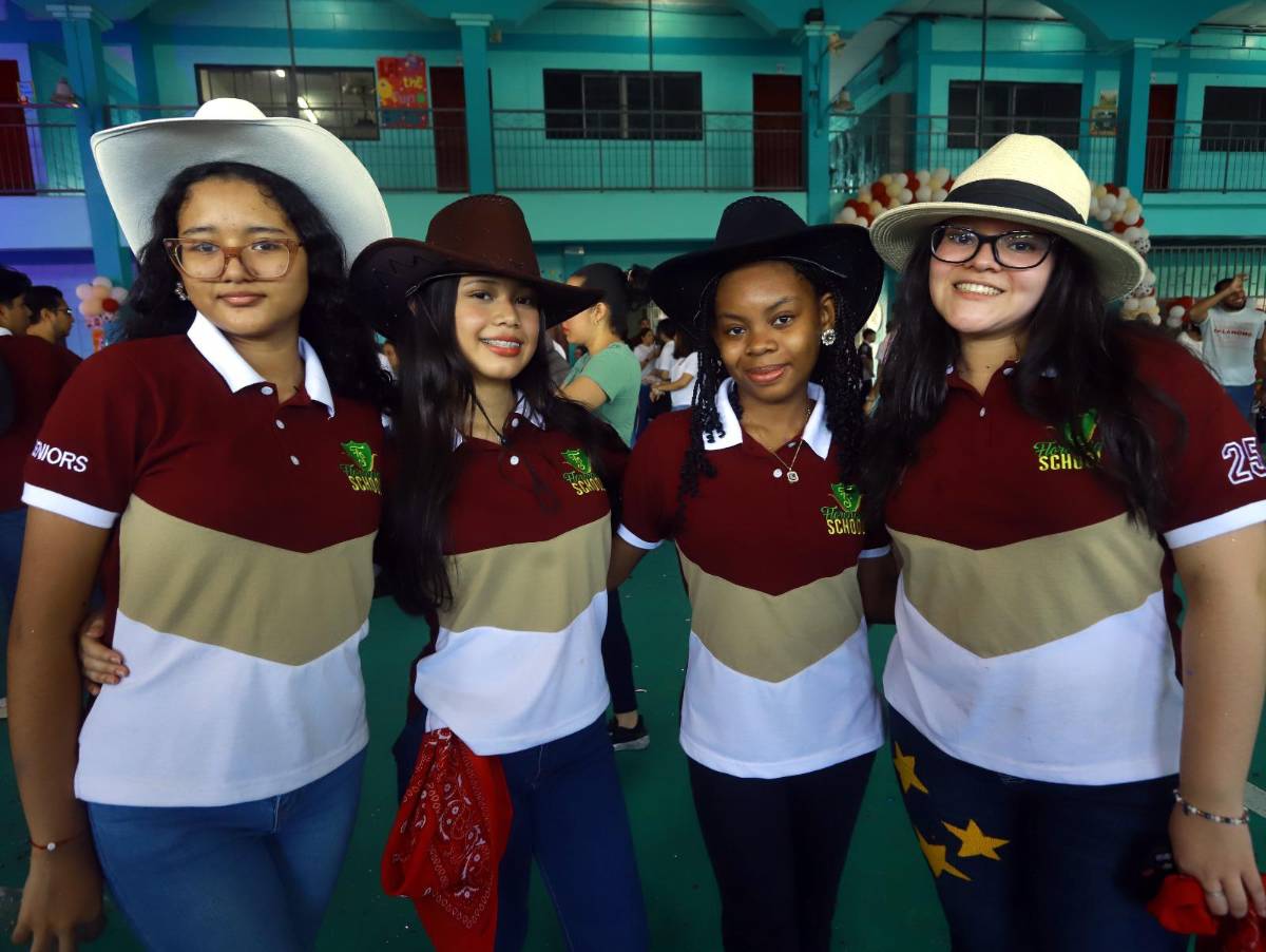 Fotos: Seniors del Instituto Bilingüe Florencia realizan su entrada