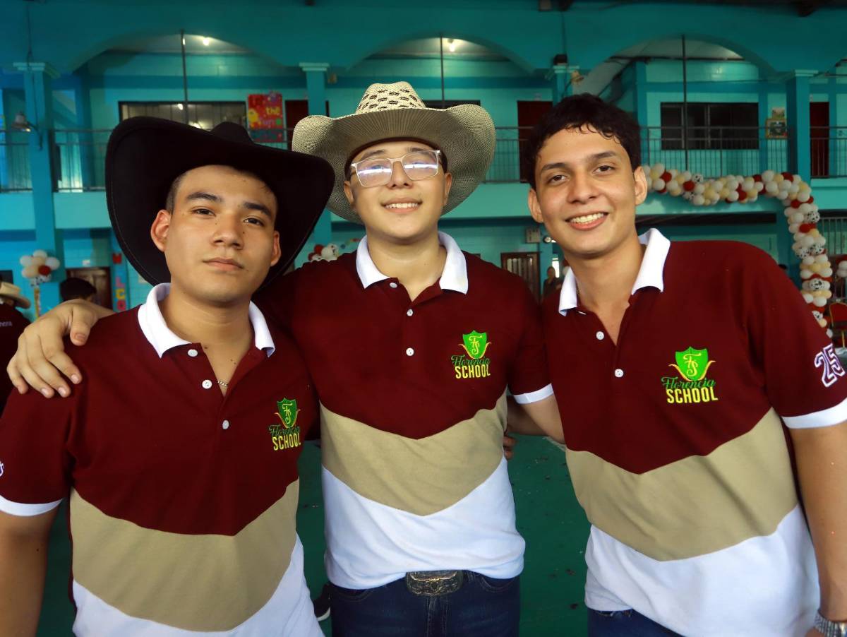 Fotos: Seniors del Instituto Bilingüe Florencia realizan su entrada