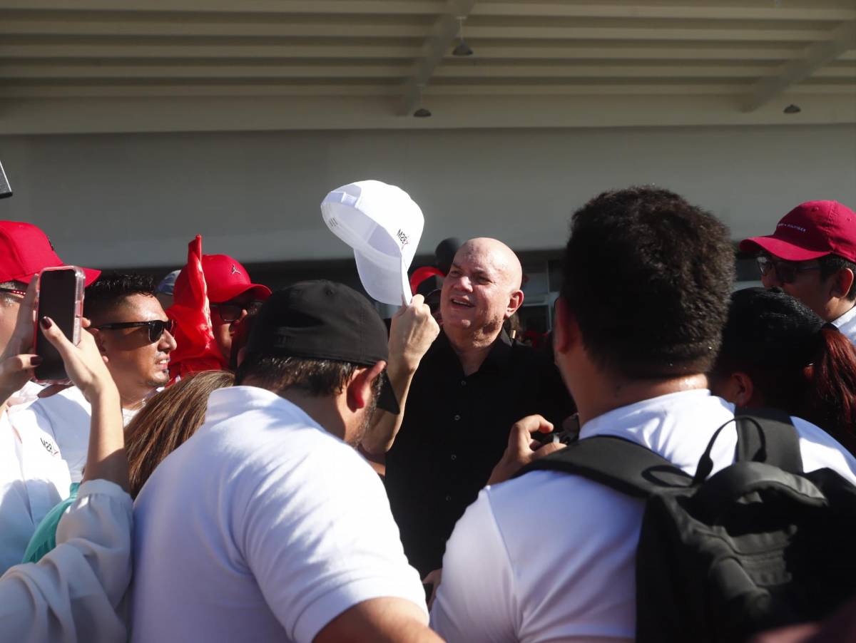 Algarabía de simpatizantes de Libre por llegada de Rodolfo Padilla Sunseri