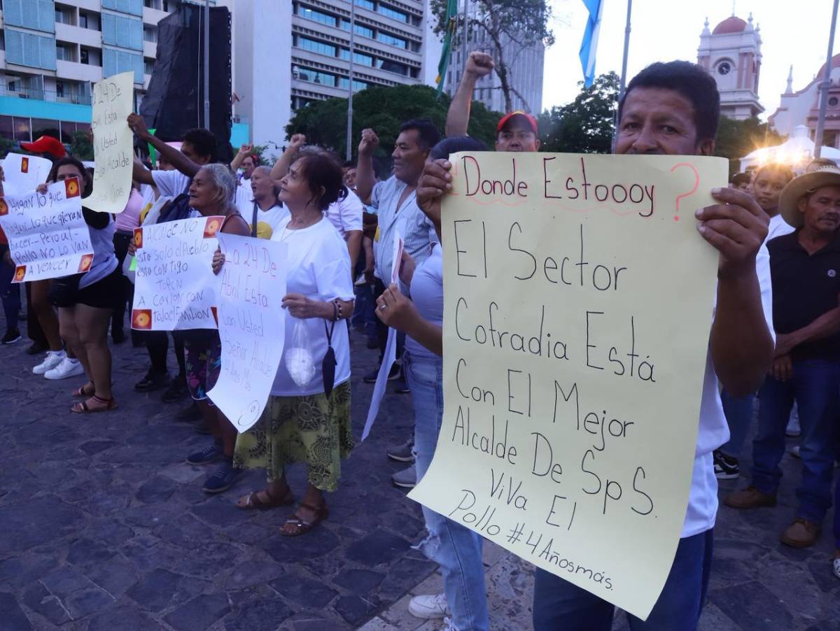 Sampedranos llegan al Parque Central a respaldar a Contreras tras convocatoria a protesta