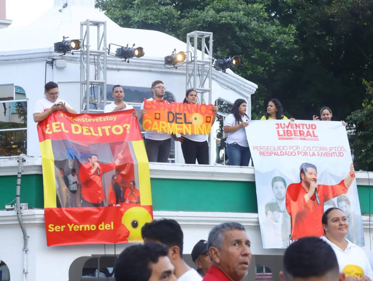 Sampedranos llegan al Parque Central a respaldar a Contreras tras convocatoria a protesta