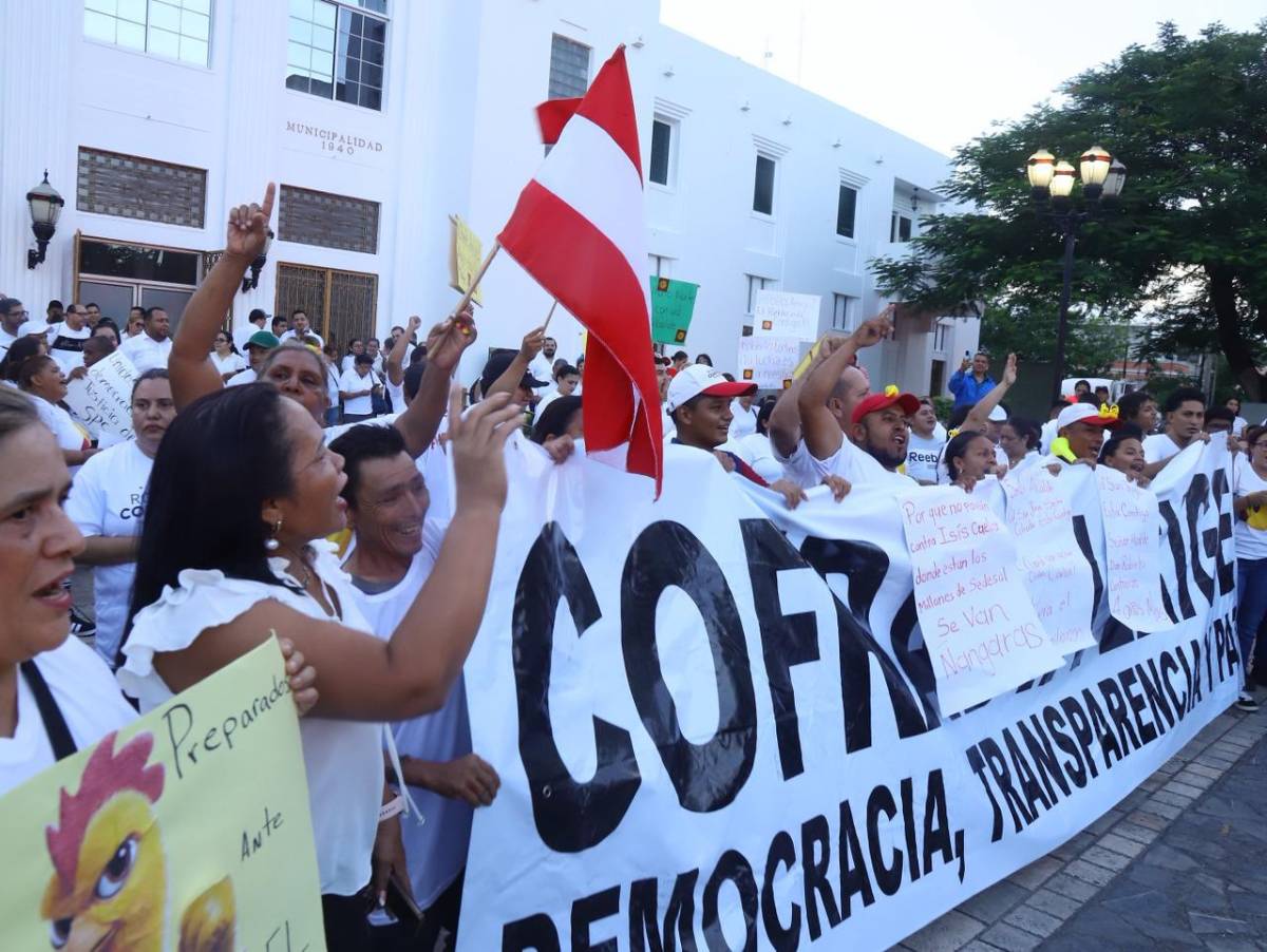 Sampedranos llegan al Parque Central a respaldar a Contreras tras convocatoria a protesta