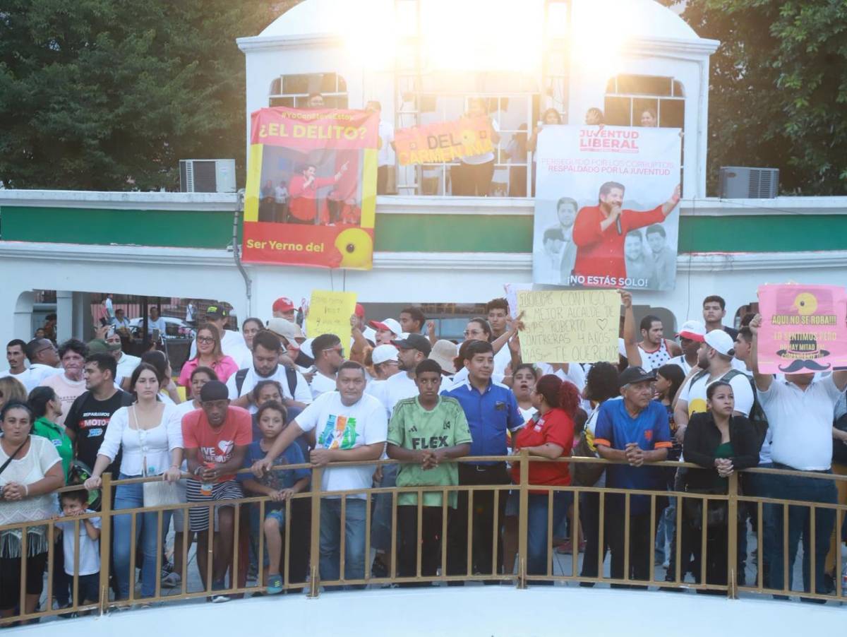 Sampedranos llegan al Parque Central a respaldar a Contreras tras convocatoria a protesta