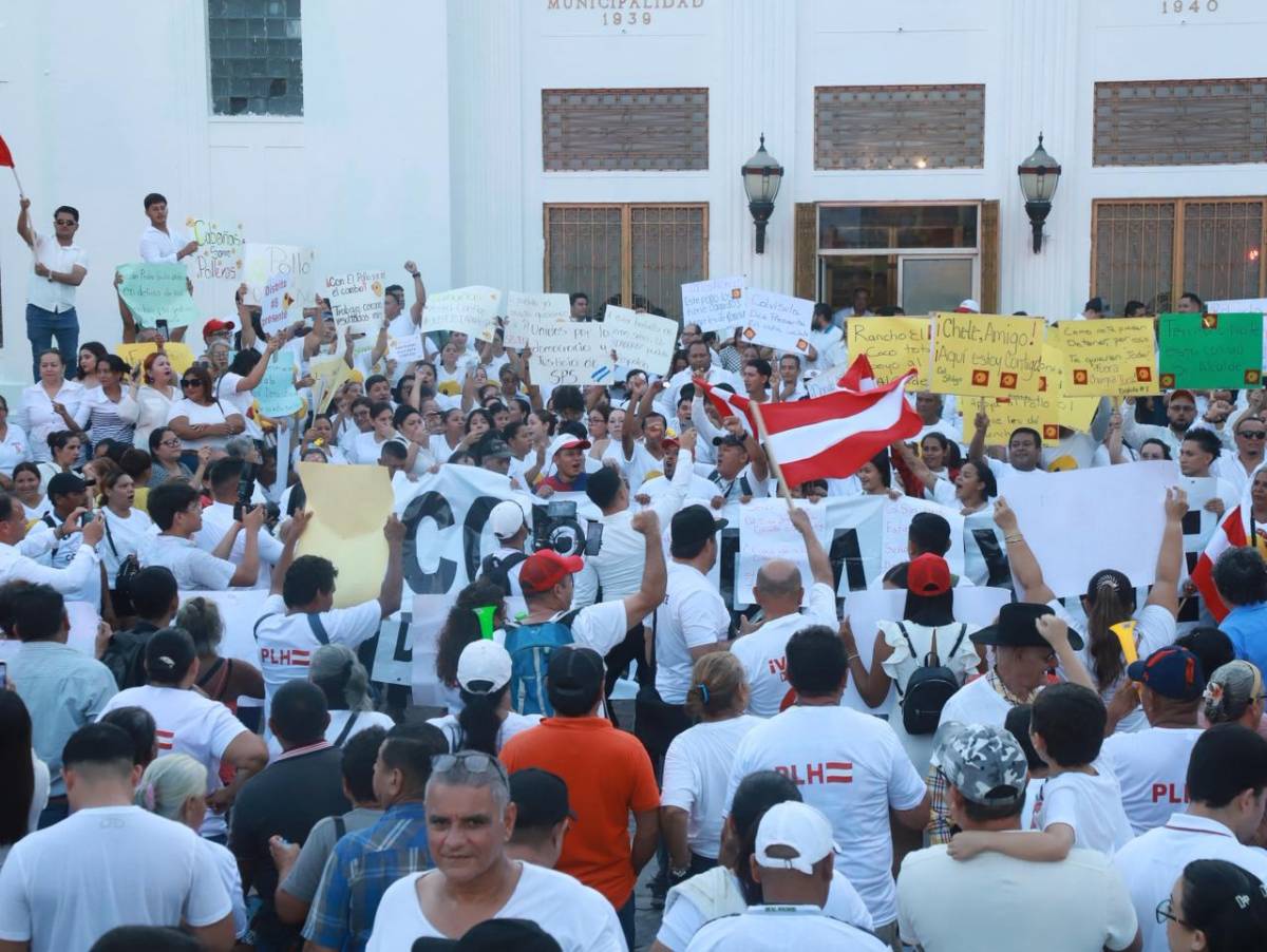 Sampedranos llegan al Parque Central a respaldar a Contreras tras convocatoria a protesta
