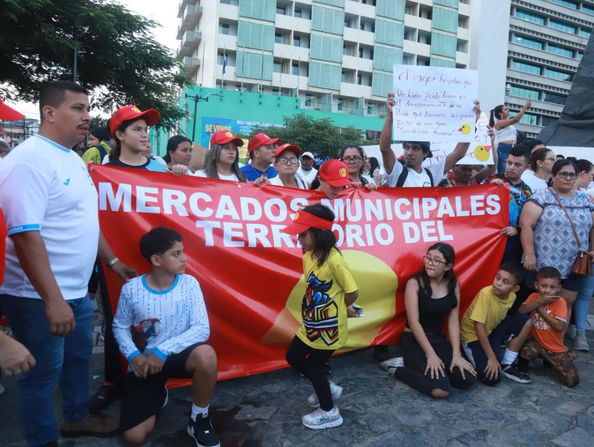Sampedranos llegan al Parque Central a respaldar a Contreras tras convocatoria a protesta