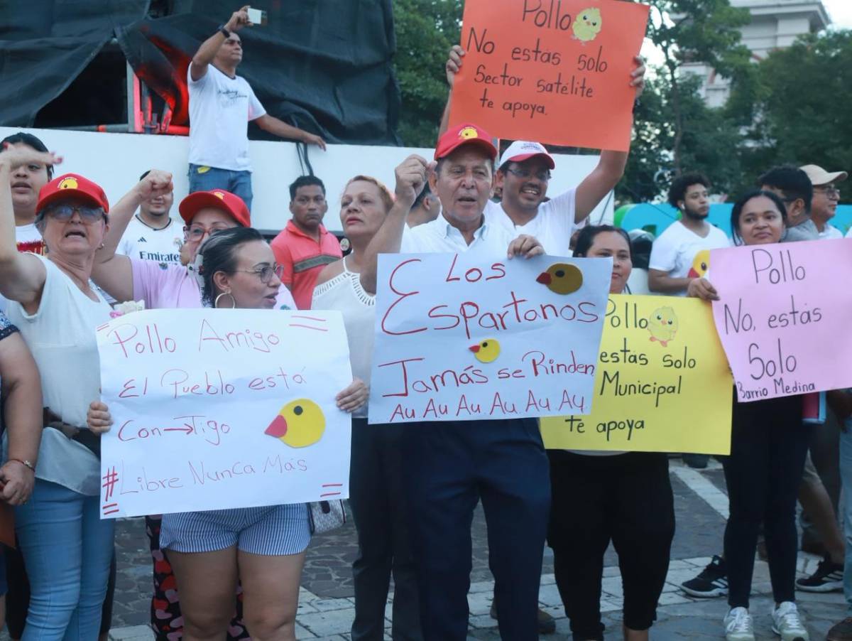 Sampedranos llegan al Parque Central a respaldar a Contreras tras convocatoria a protesta