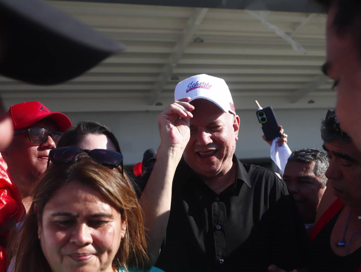 Algarabía de simpatizantes de Libre por llegada de Rodolfo Padilla Sunseri