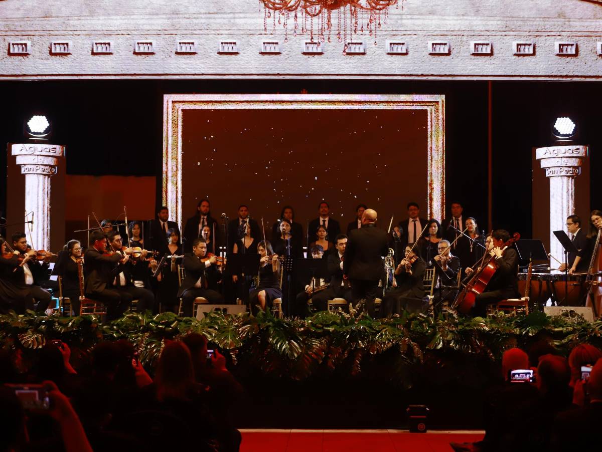 Fotos: 25 aniversario con difusión de arte, cultura y cooperación