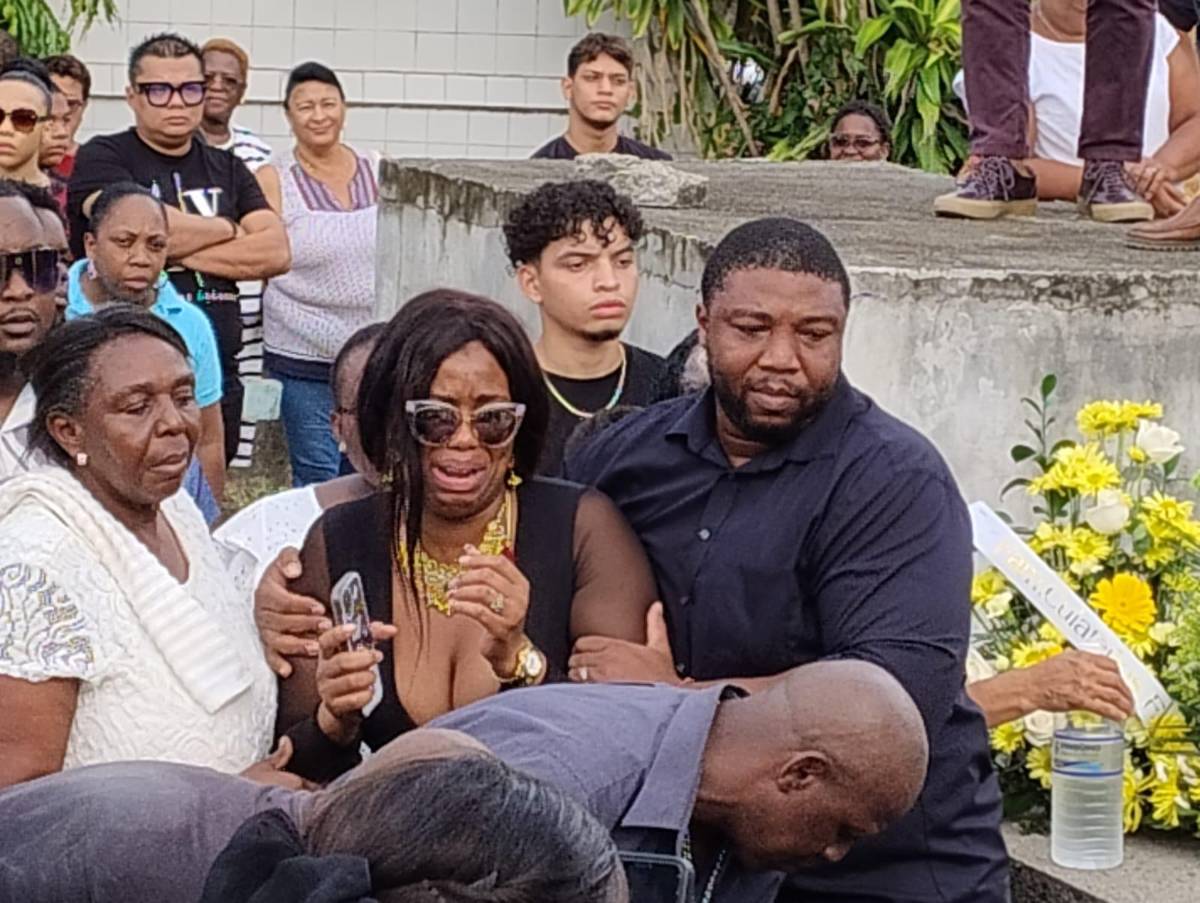 Entre desgarradores llantos, familiares despiden al futbolista Ricardo Bernardez