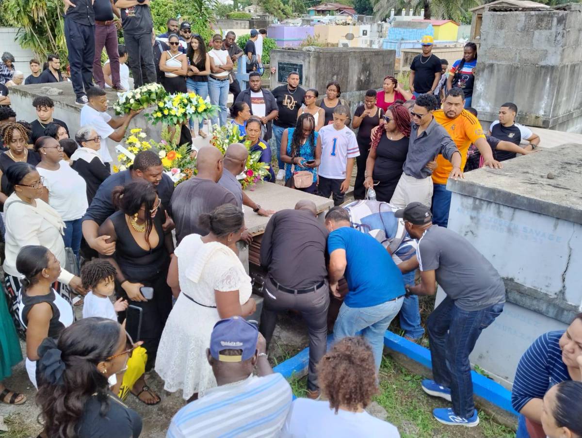 Entre desgarradores llantos, familiares despiden al futbolista Ricardo Bernardez