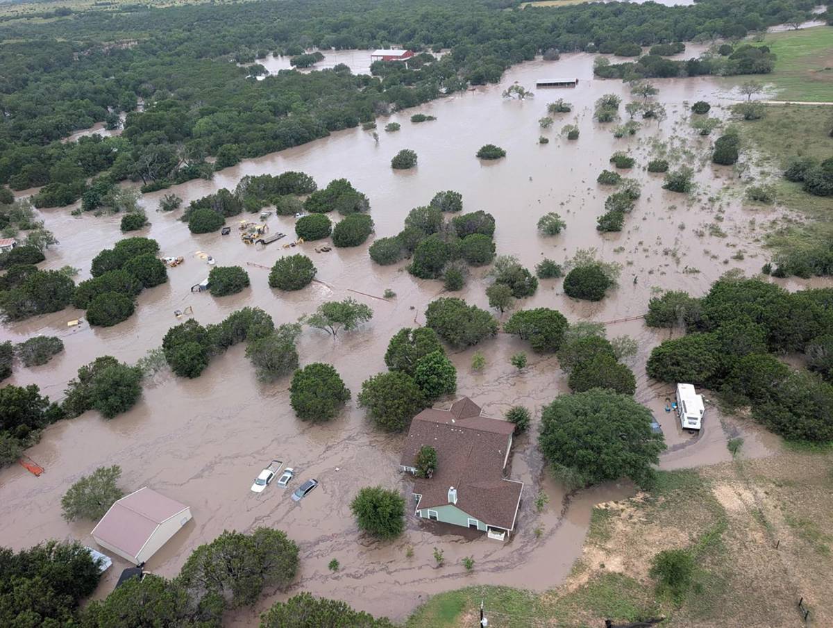 “No nos detendremos”: continúan las búsquedas tras devastadora inundación en Texas