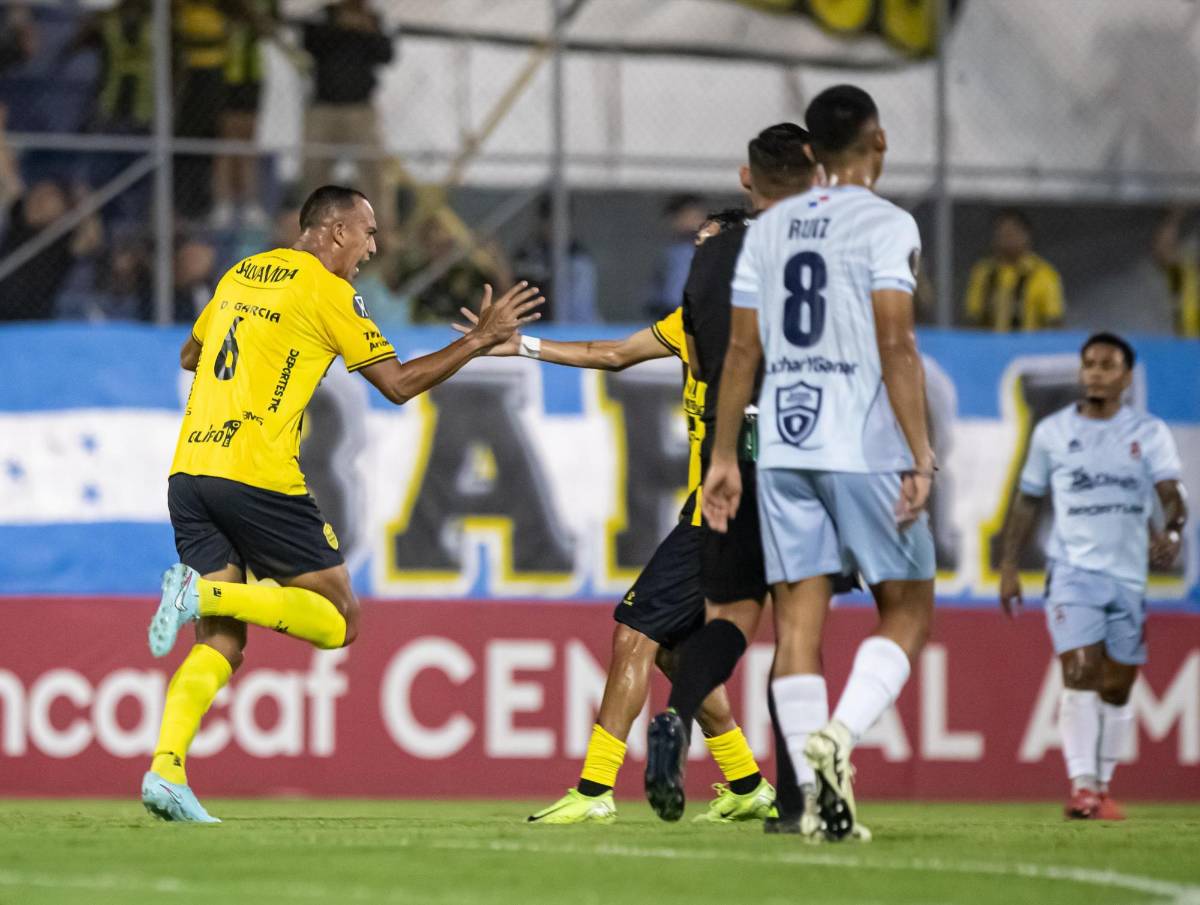 Real España festeja a lo grande, polémica y así sufrió Jeaustin Campos