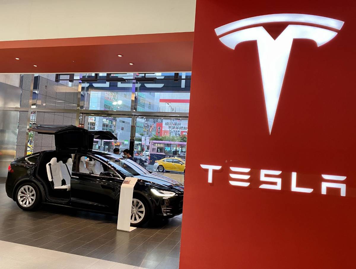 Tesla lanza nuevos carros en versiones más baratas