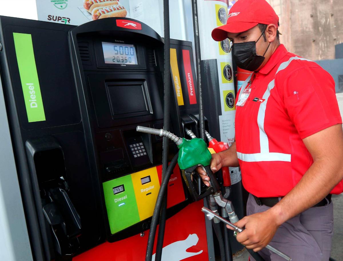 Gasolina súper sube hoy a 112.45 y diésel a L111.51