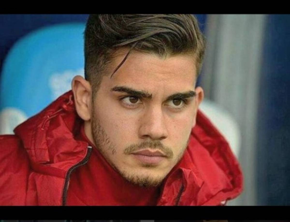 El portugués llegó a primera horas de la tarde de el pasado sábado a Sevilla para pasar el reconocimiento médico previo a la firma del contrato.