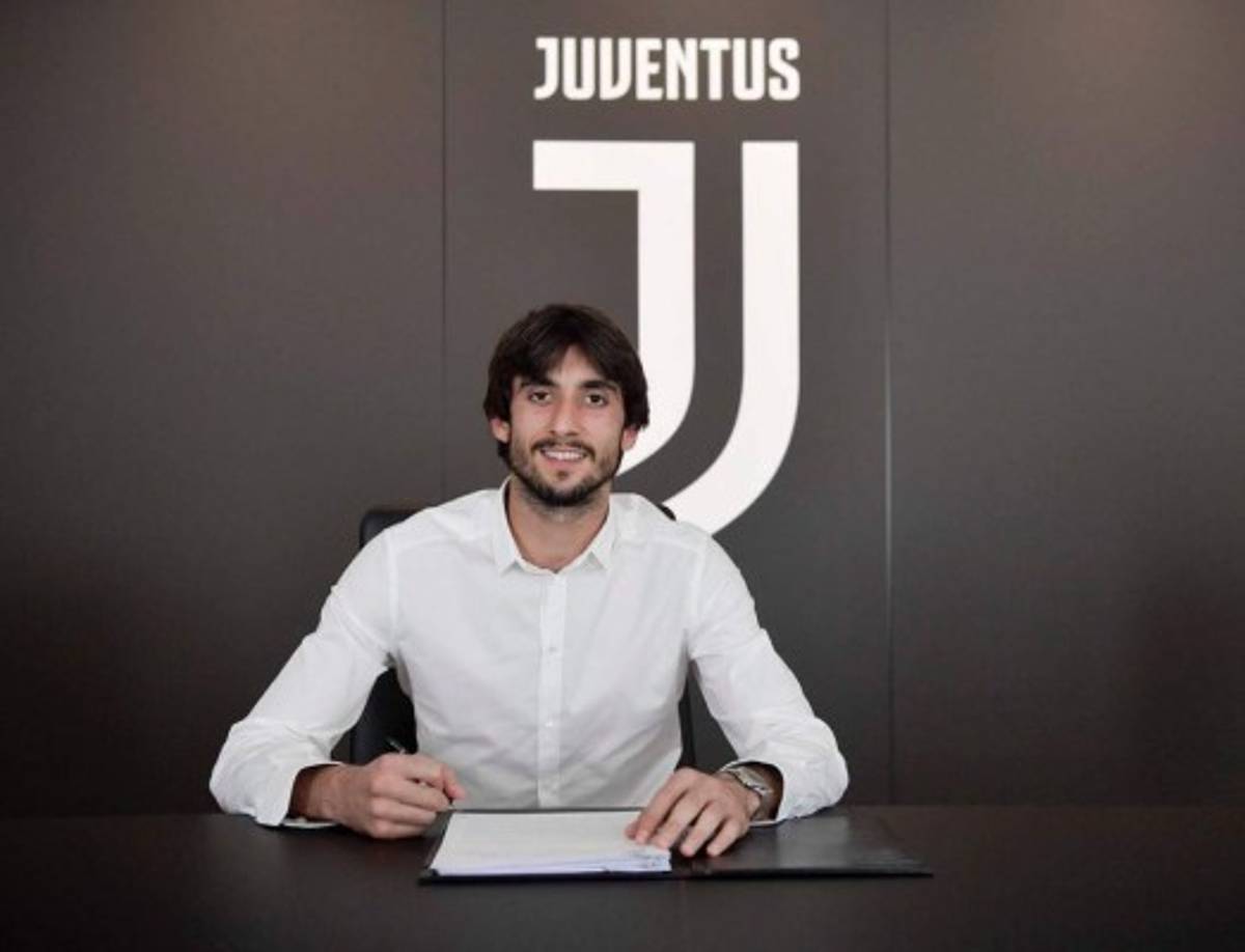 Mattia Perin: El portero llegó a sustituir a Buffon luego de un fichaje por el que se pagó 10 millones de euros al Génova. Cuenta con 25 años de edad.