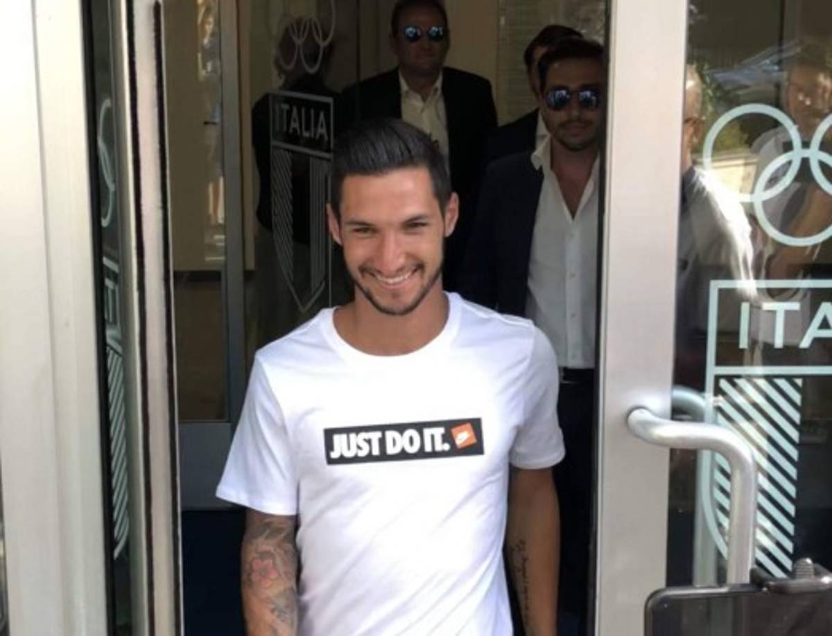 El delantero italiano Matteo Politano está pasando las pruebas médicas con el Inter y, según La Gazzetta dello Sport, se espera que este sábado anuncien su fichaje. Es extremo, tiene 24 años y llevaba dos temporadas en el Sassuolo.