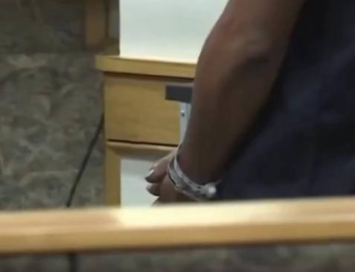 Asimismo, las autoridades piden a cualquier persona con información relevante que se comunique con la Oficina del Sheriff del Condado de Palm Beach.