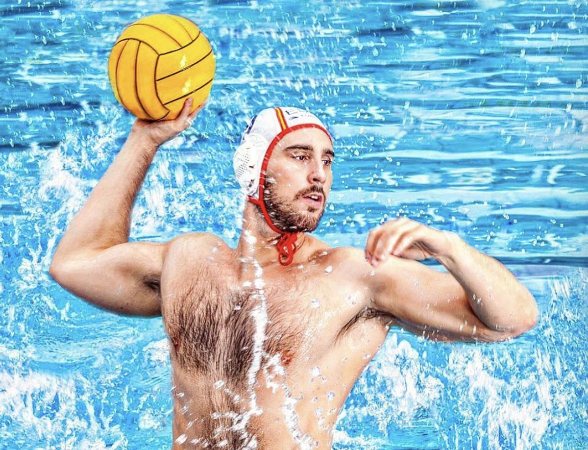 Víctor Gutiérrez - El jugador de waterpolo fue en 2016 el primer deportista español en anunciar abiertamente su homosexualidad. Aseguró en una entrevista con EFE que “si una estrella del mundo del fútbol saliera del armario” sería un punto de inflexión porque “cortocircuitaría mentes y cambiaría las reglas del juego”.