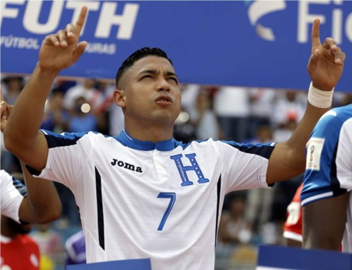 Emilio Izaguirre se mantendrá en el lateral izquierdo.