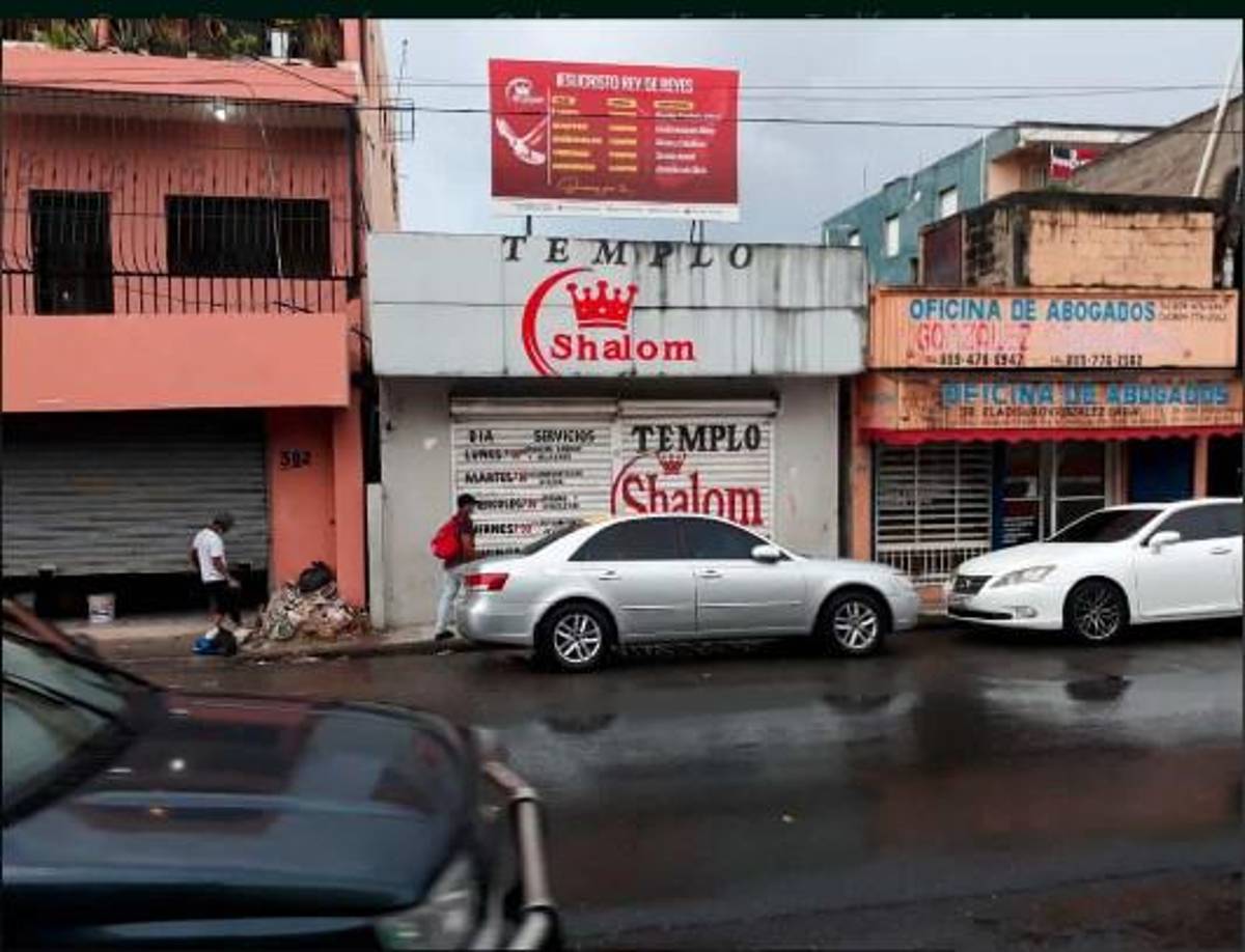Pese a la gran cantidad de bienes, este es el templo Shalom, en donde Rossy Guzmán es la pastora junto con su esposo Dagoberto Guzmán. 