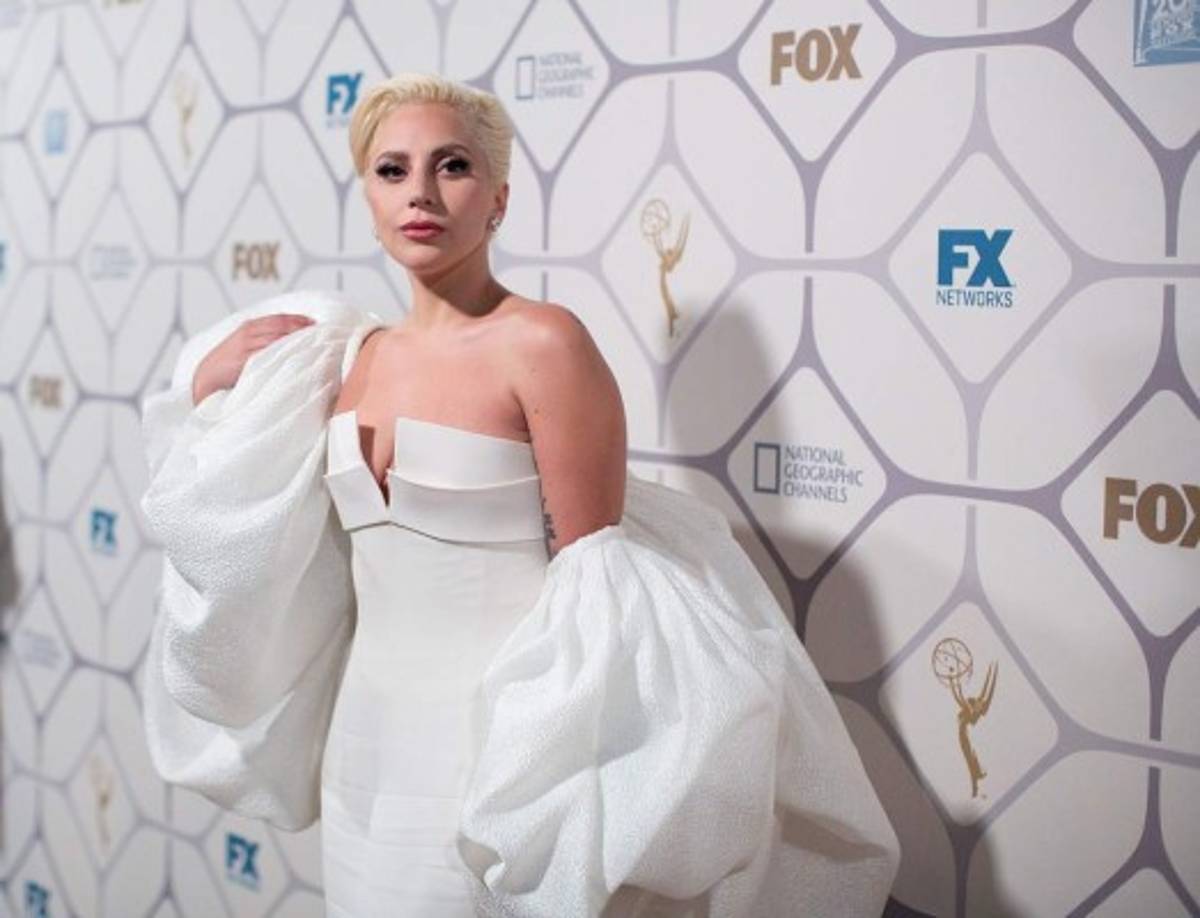 Para el 'after party' Lady Gaga optó por el blanco.